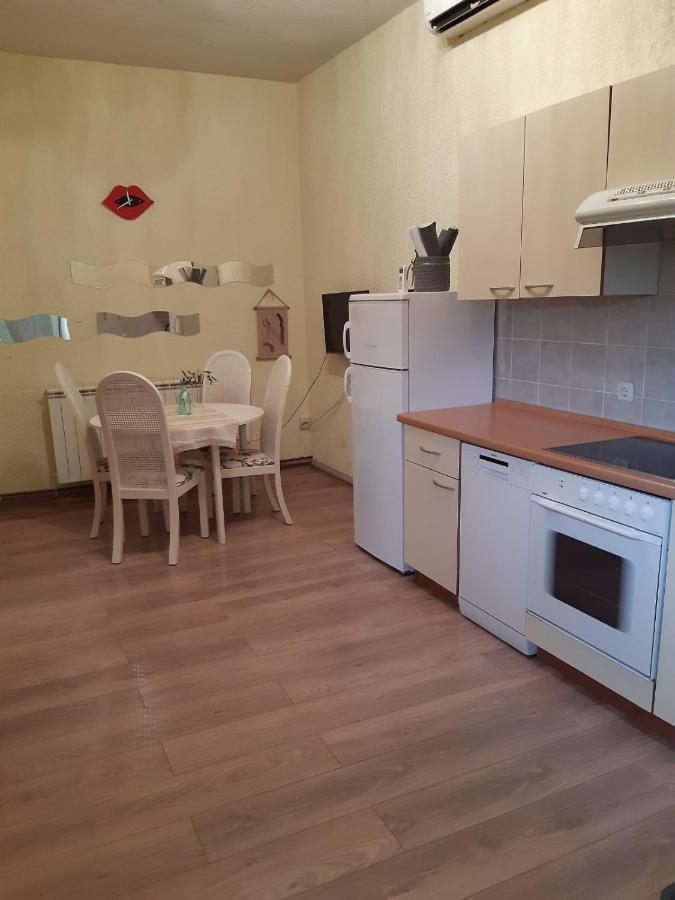 Apartment Margareta By El-Pi Tours Njivice Εξωτερικό φωτογραφία