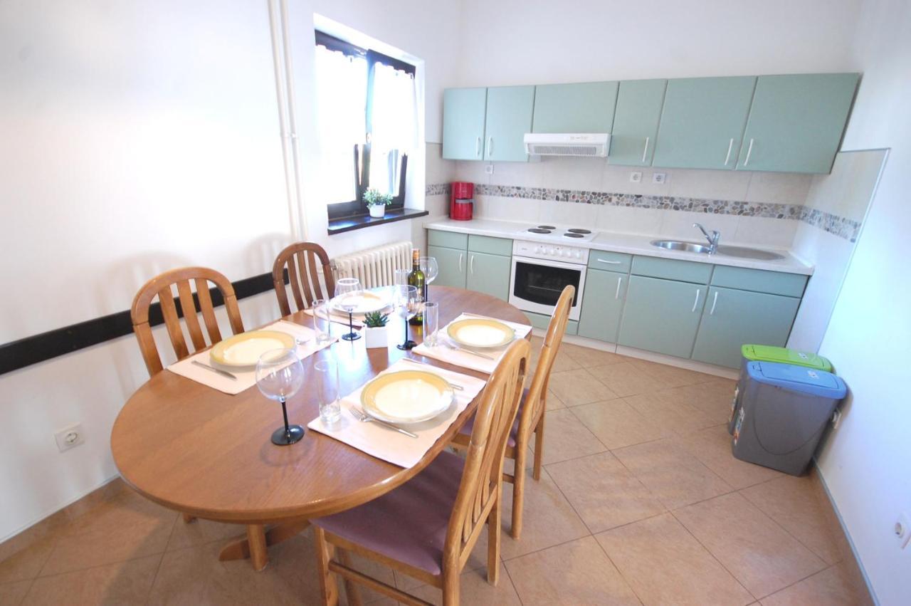 Apartment Margareta By El-Pi Tours Njivice Εξωτερικό φωτογραφία