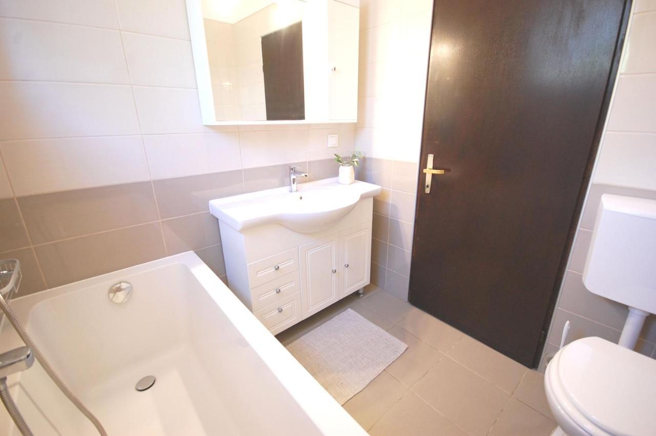 Apartment Margareta By El-Pi Tours Njivice Εξωτερικό φωτογραφία