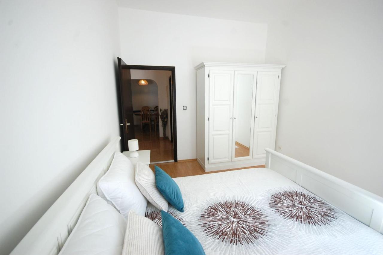 Apartment Margareta By El-Pi Tours Njivice Εξωτερικό φωτογραφία