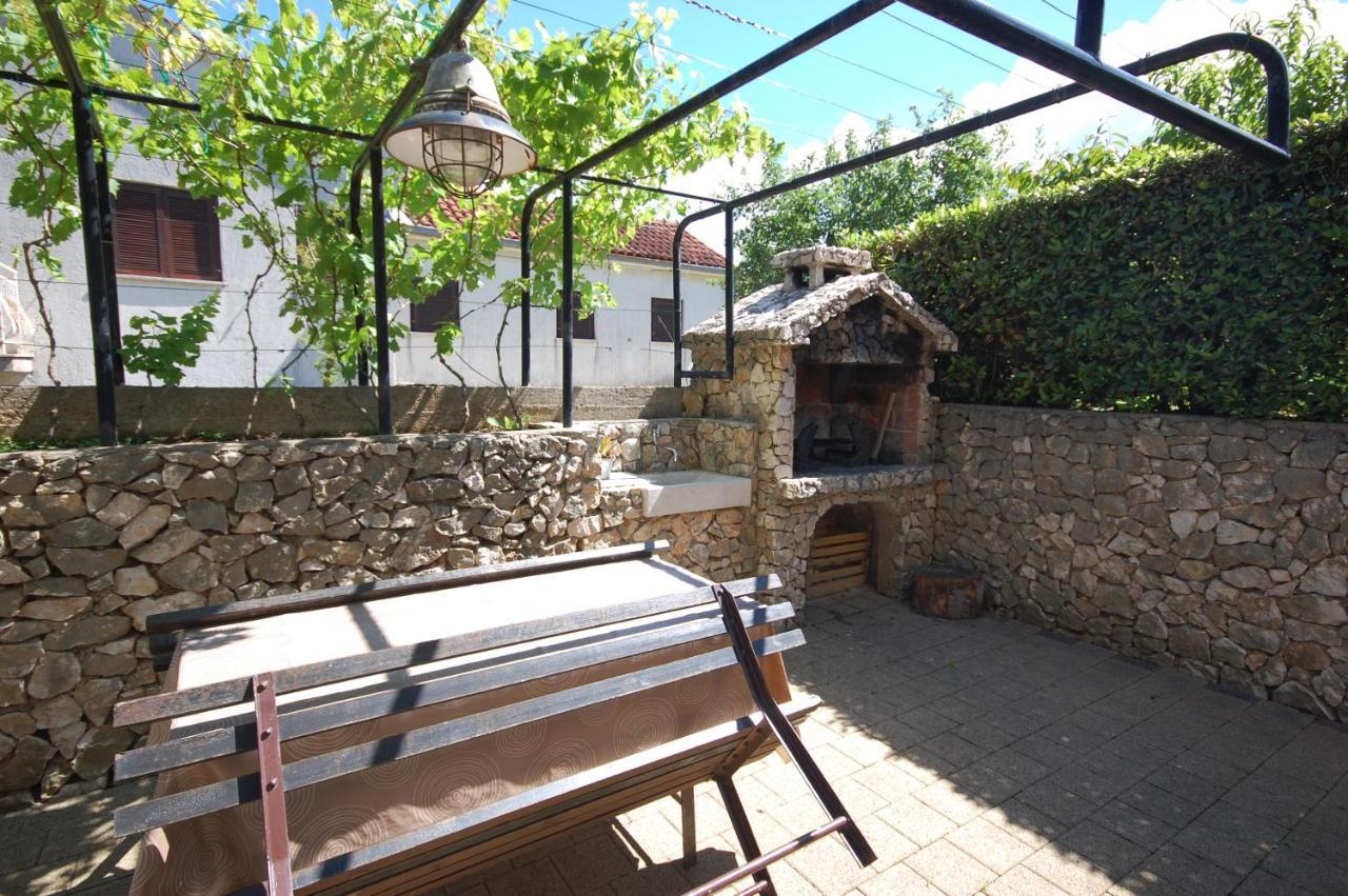 Apartment Margareta By El-Pi Tours Njivice Εξωτερικό φωτογραφία